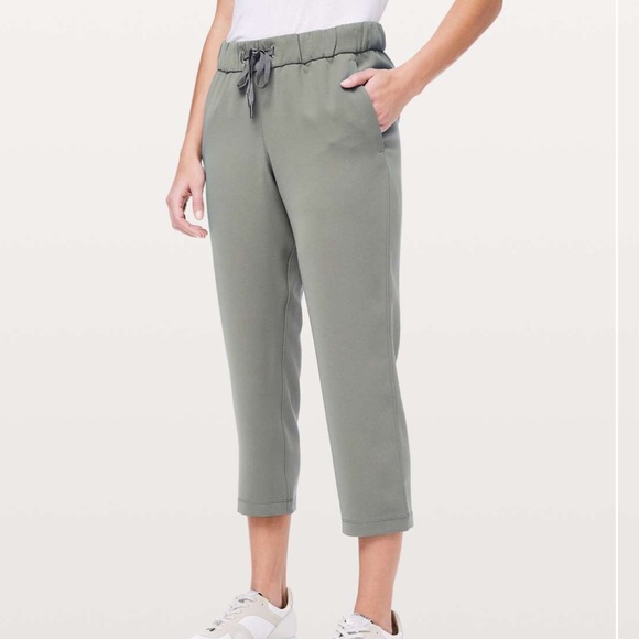lululemon athletica Pants - lululemon On The Fly Crop *Woven 23” Grey Sage Sz 2